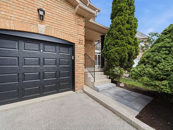 4th image of 22 Carriage House Rd