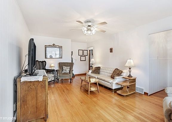 2nd image of 14238 S Marquette Ave