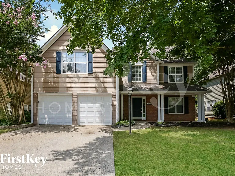 1577 Pinebreeze Dr — Photo 1