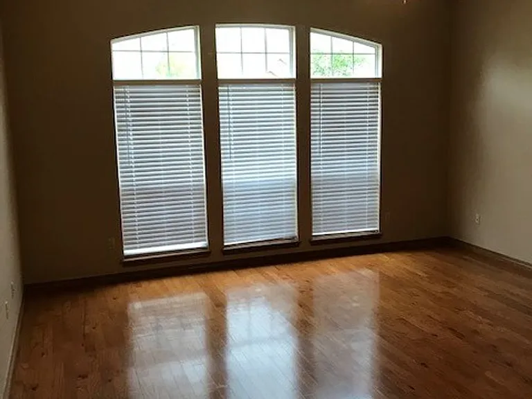 513 Laws Dr — Photo 4
