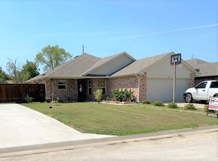 501 Gould St, Pilot Point, TX 76258