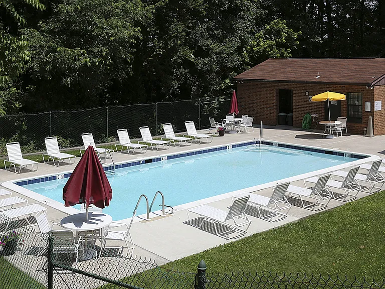 Ivy Hall Apartments — Photo 10