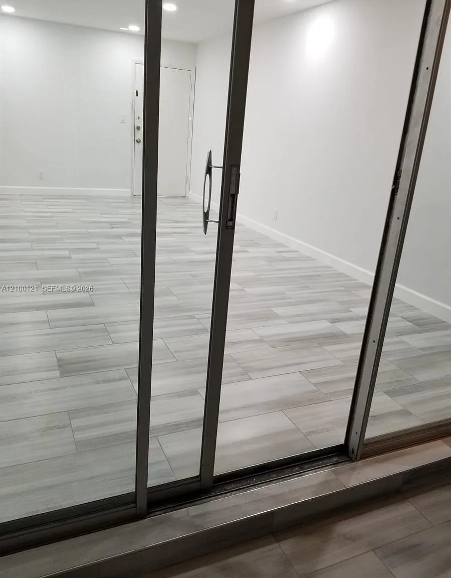 River Shores Condo — Photo 4