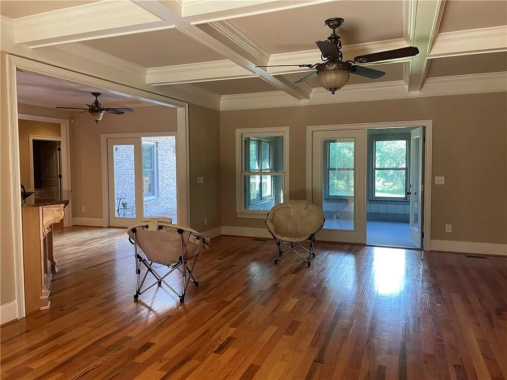 5 bed, 3.0 bath, 5476 sqft, $3,500 — Photo 4