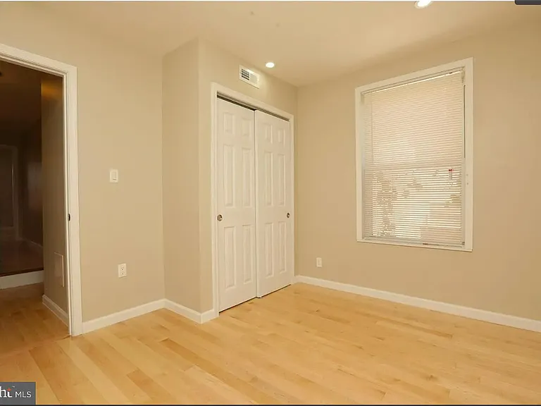 1237 S 20th St — Photo 14