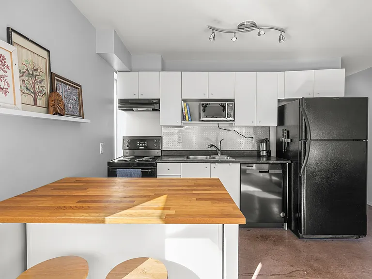 932 Johnson St #202 — Photo 3