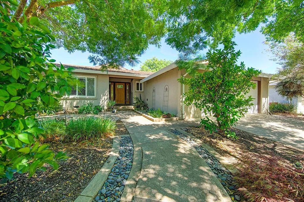 36 Waterglen Cir photo 1
