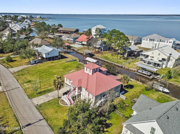 239 Basswood Dr, Pass Christian, MS 39571