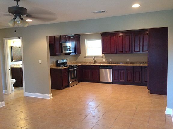 3rd image of 111 Park Dr
