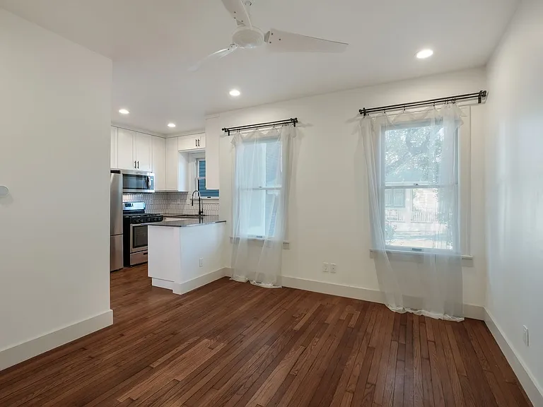 226 E Huisache Ave — Photo 2