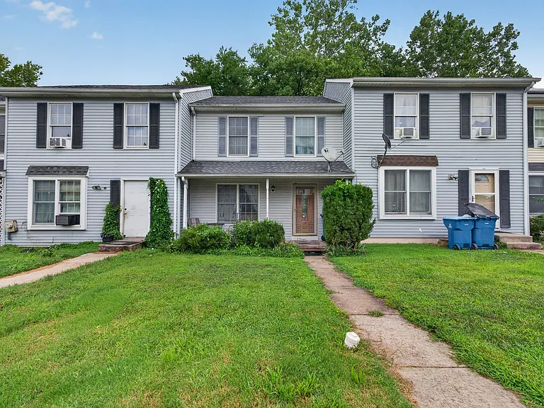 8 Cypress Dr — Photo 1