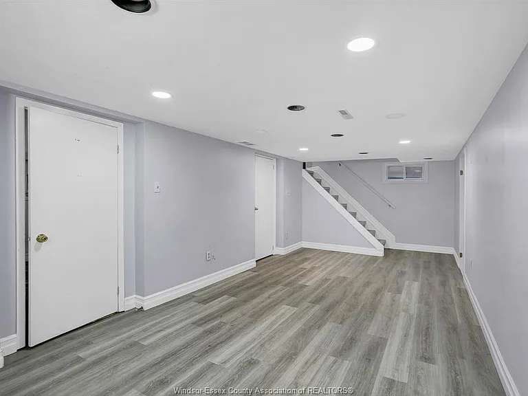 3964 Whitney Ave — Photo 28