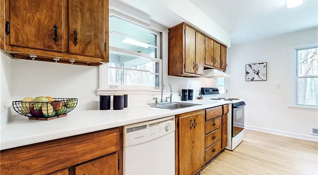 3 bed, 1214 sqft, $1,100 — Photo 4