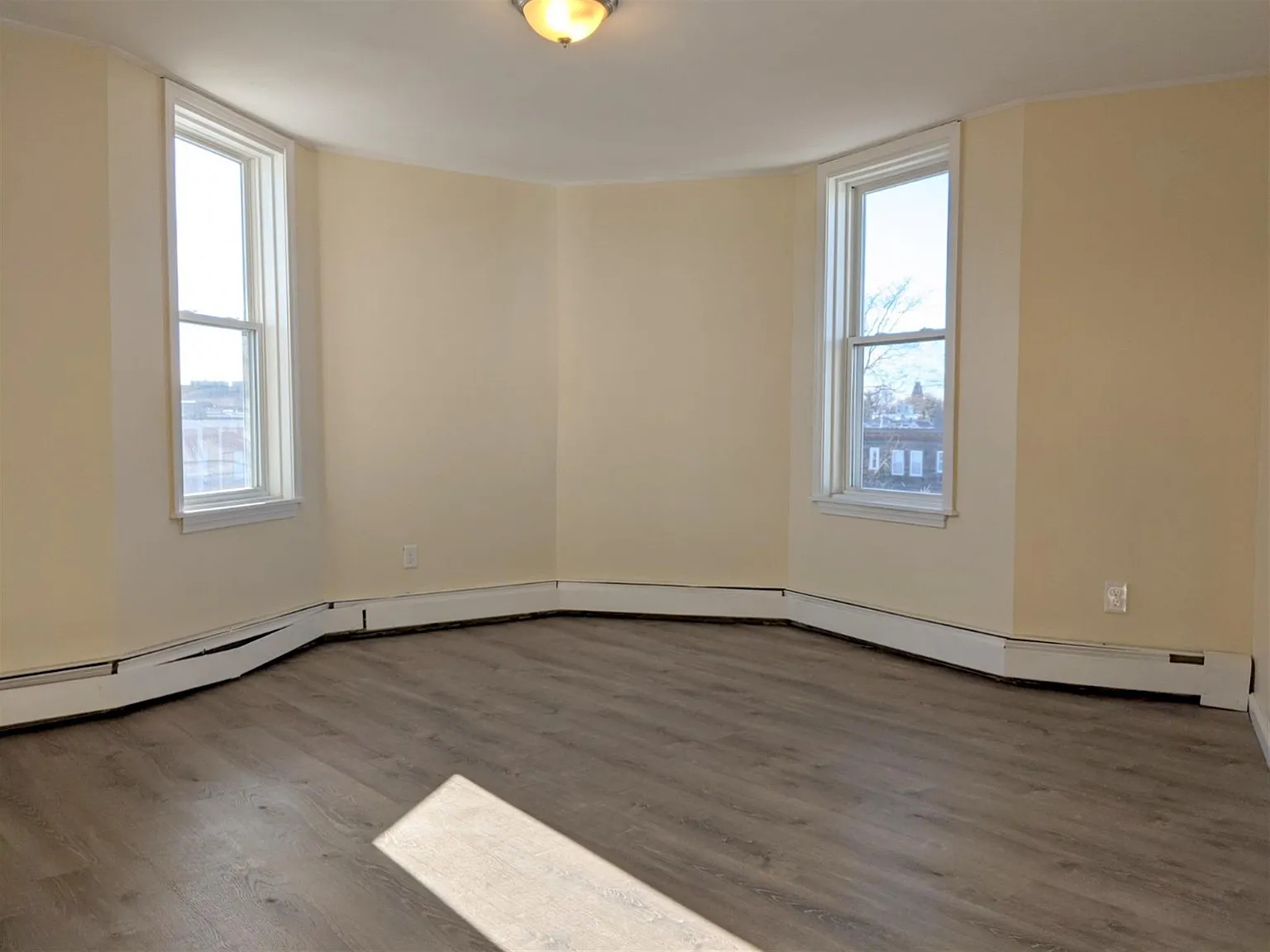 2 bed, 775 sqft, $3,000 — Photo 2
