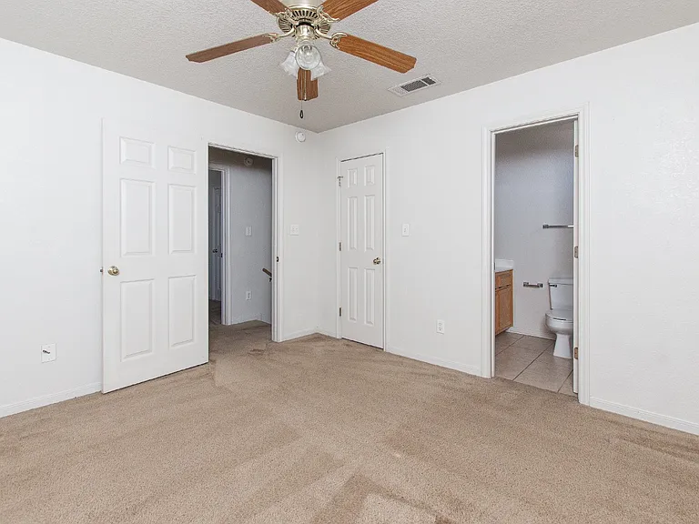5009 John David Dr #A — Photo 13