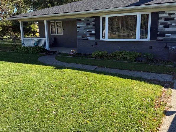 36290 Moravian Dr, Clinton Township, MI 48035