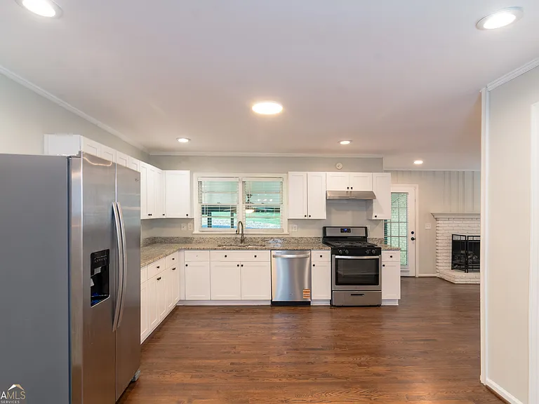 4090 Land O Lakes Dr NE — Photo 22