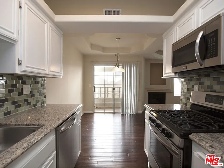 10627 Moorpark St #4 — Photo 8