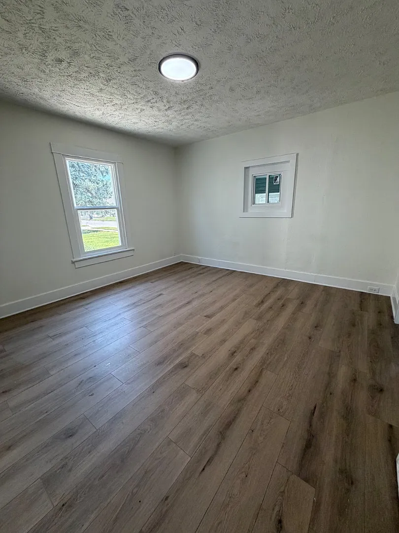 1030 5th ave — Photo 3