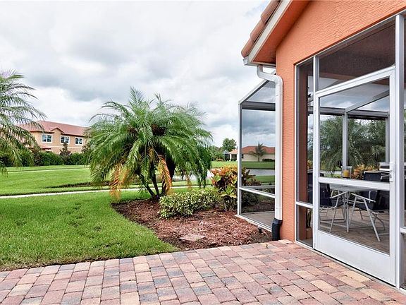 3rd image of 6455 Oxford Cir Unit 101
