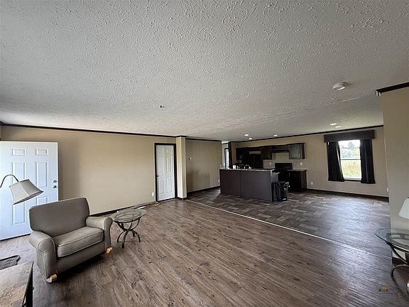 4th image of 19225 Prairie Hills Rd