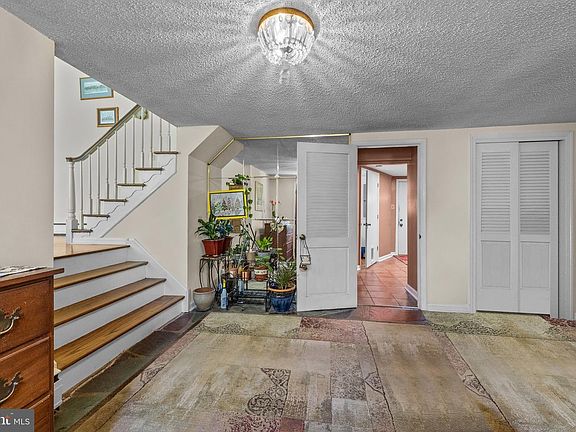 4th image of 28 Edgewood Rd