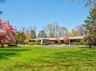 75 Cow Neck Rd, Sands Pt, NY 11050