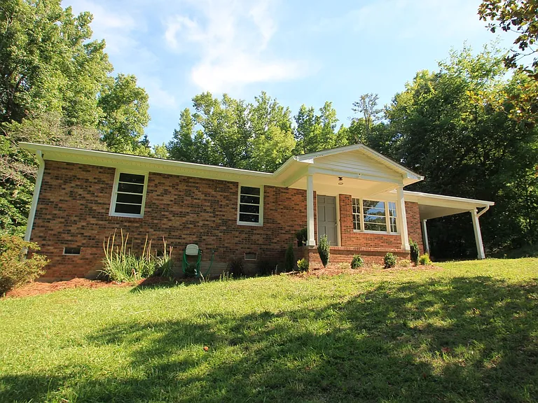 1535 Glasscock Rd — Photo 1