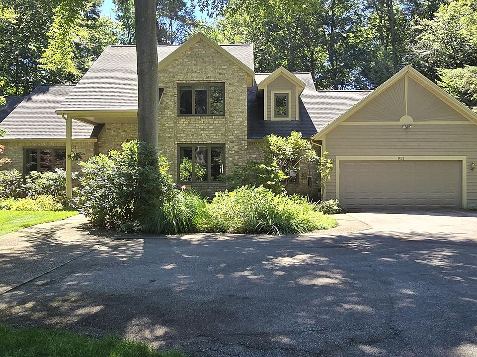 1st image of 913 W Wellington Ct