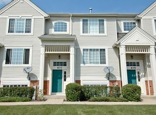 637 Cary Woods Cir, Cary, IL 60013
