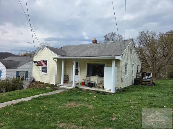 27 Dunn St, Peterstown, WV 24963