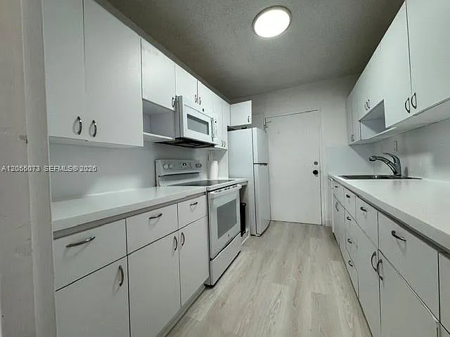 5401 Collins Ave #513 — Photo 18