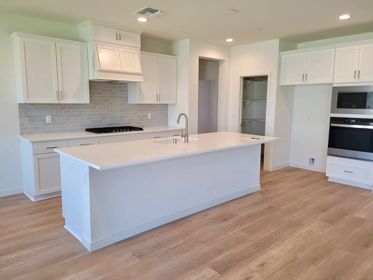 4 bed, 2141 sqft, $3,300 — Photo 2