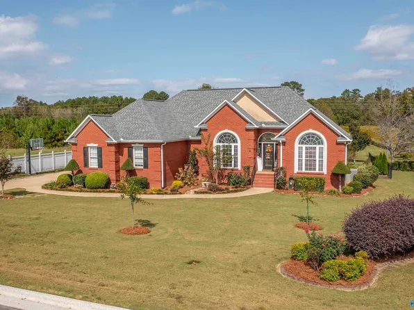 203 Tonia Dr, Gadsden, AL 35903