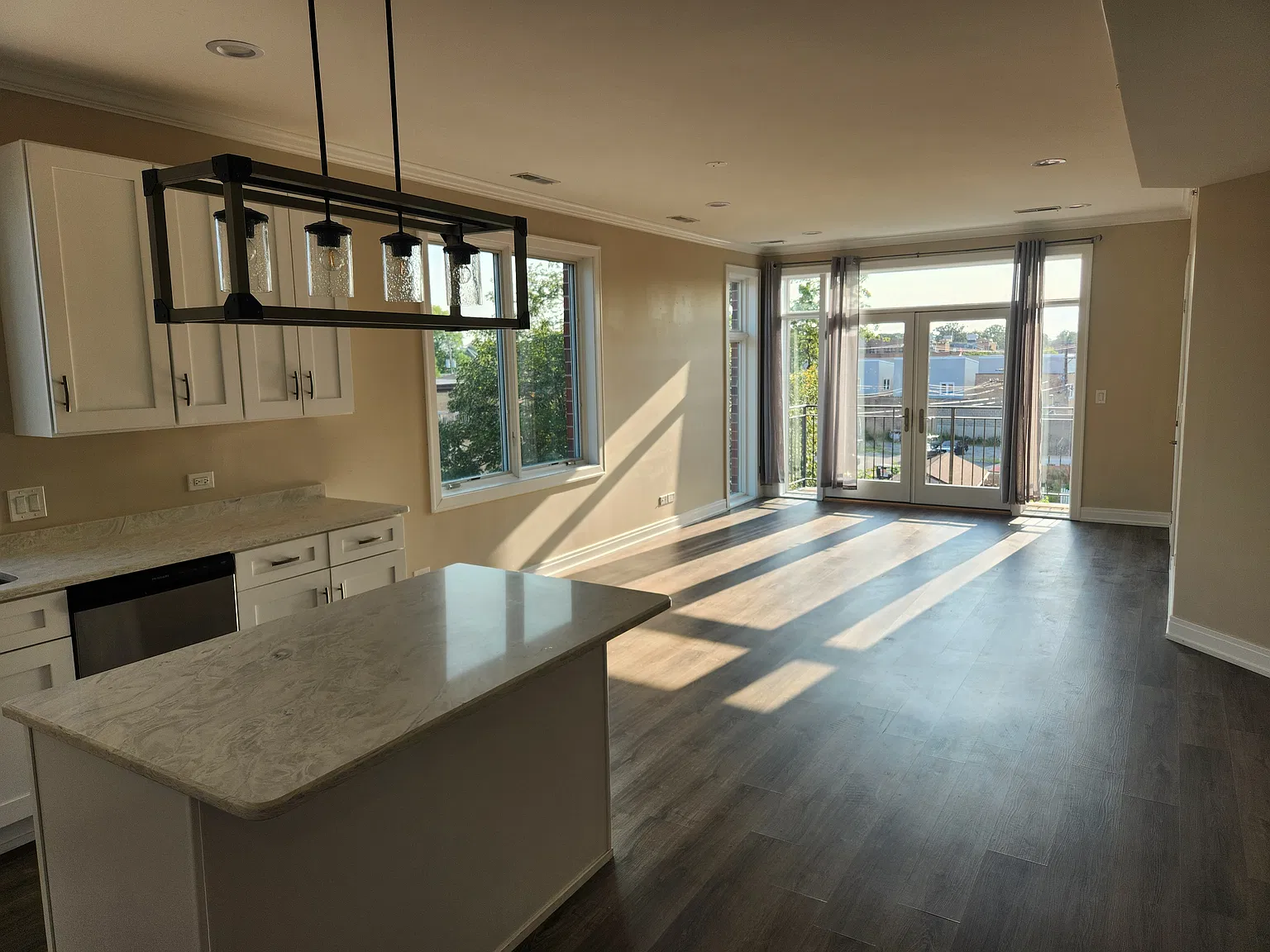 2 bed, 1400 sqft, $2,590 — Photo 3