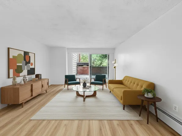588 E 5th Ave #111, Vancouver, BC V5T 4H6