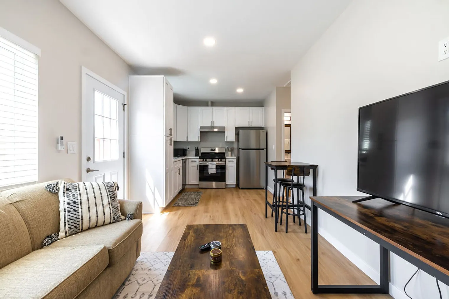 1 bed, 1.0 bath, $3,650 — Photo 4
