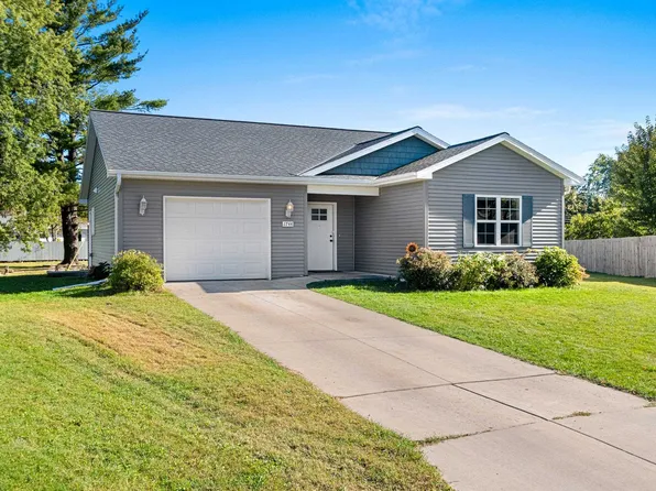 1744 Chicago Ct, Green Bay, WI 54302