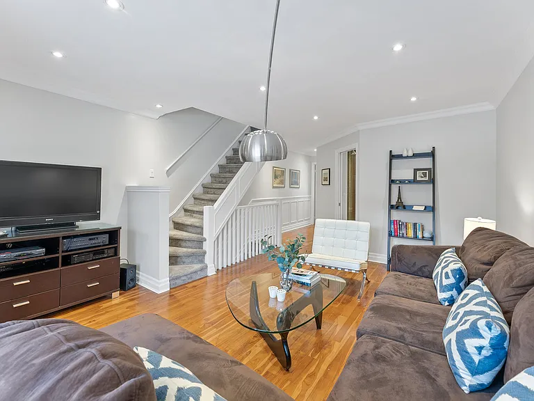 111 Summerhill Ave — Photo 32
