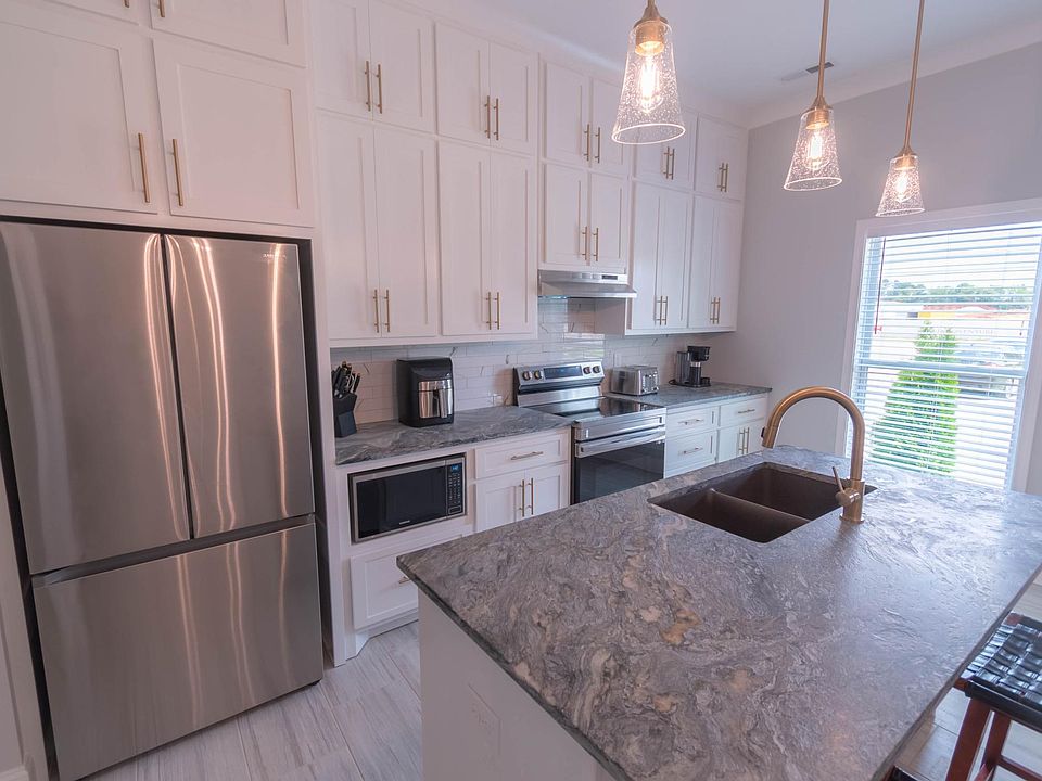 2nd image of 637 Martin Rd #D