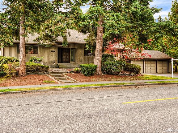 2nd image of 2004 Manorwood Dr