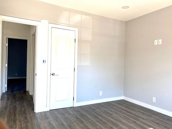3rd image of 1 Bath House In Oak Park