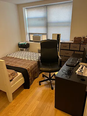 Rented by E Realty International Corp | media 10