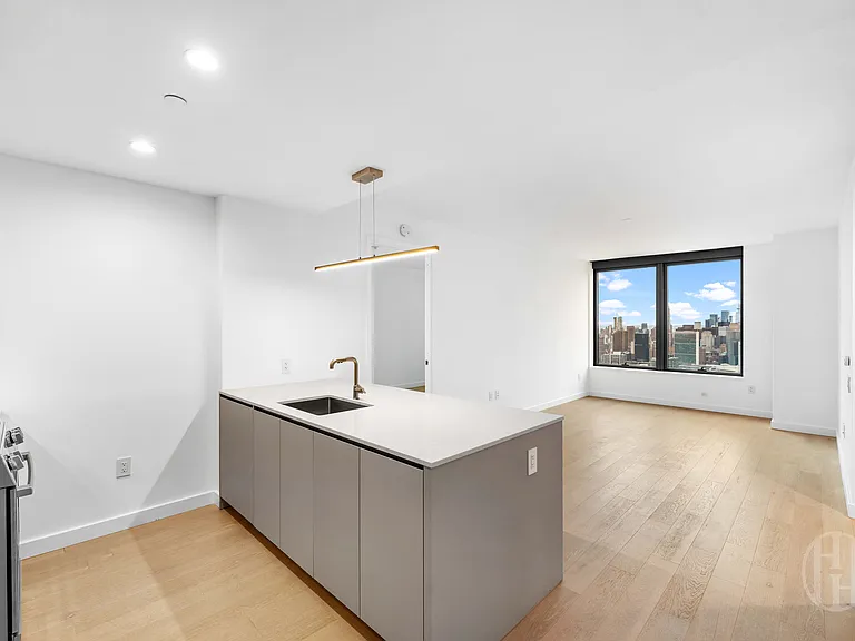 3 Court Sq #5801 — Photo 3