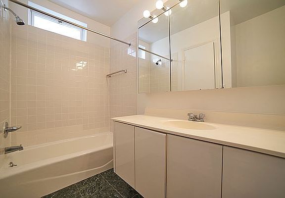 3rd image of 320 E 91st St APT 6FW
