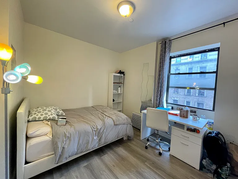201 W 95th St #305 — Photo 1