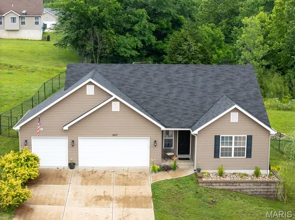 1617 Saint Charles Dr, Hillsboro, MO 63050