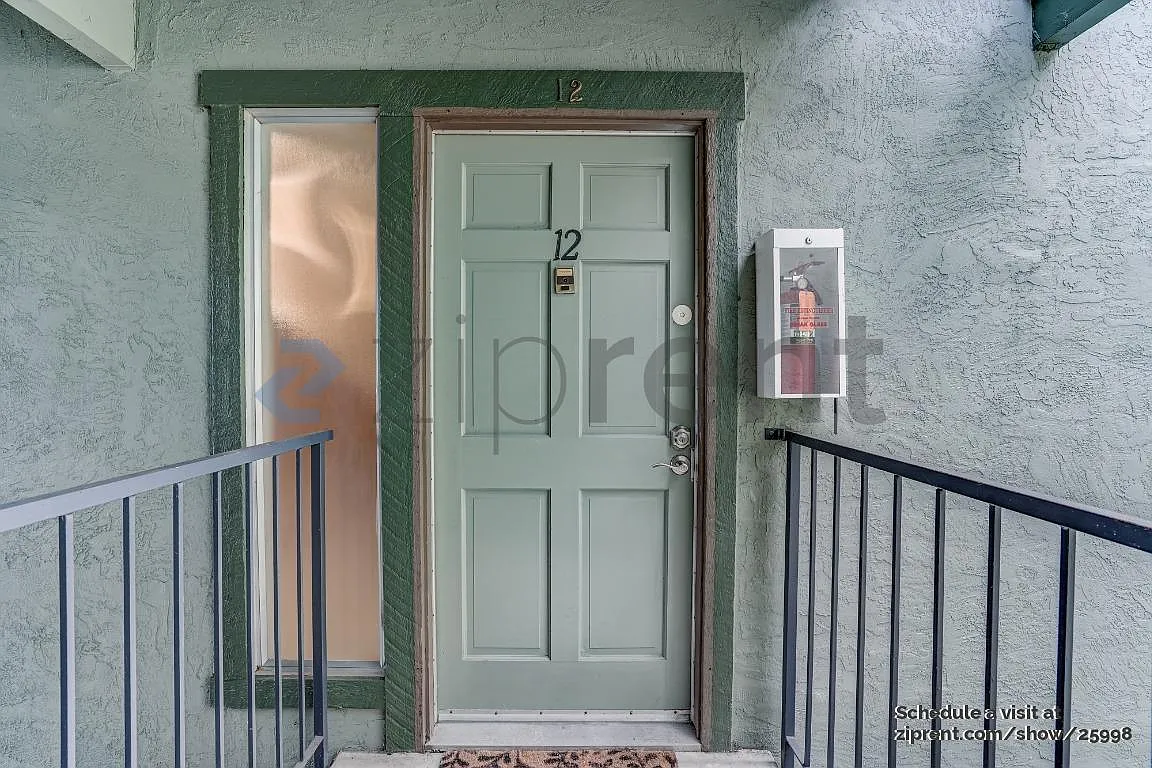 2 bed, 900 sqft, $2,400 — Photo 1