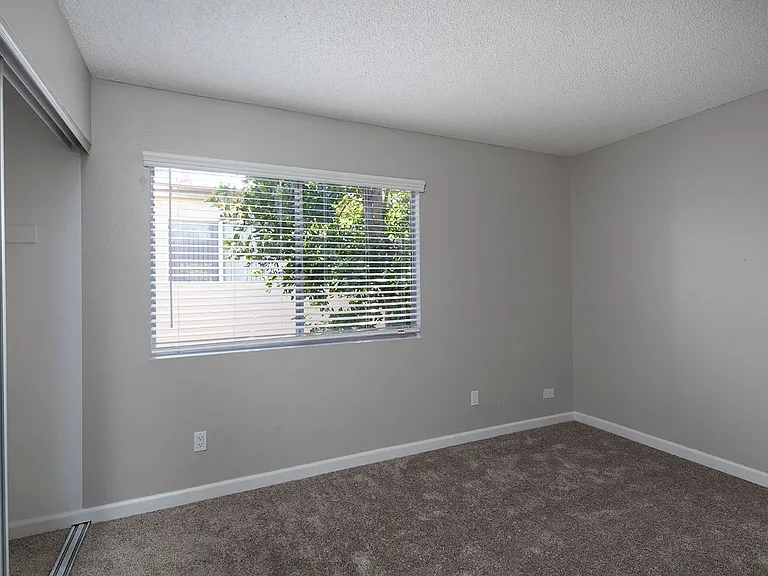 Madison Court Apartments — Photo 31