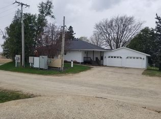 7646 Golden Rd, Elgin, IA 52141